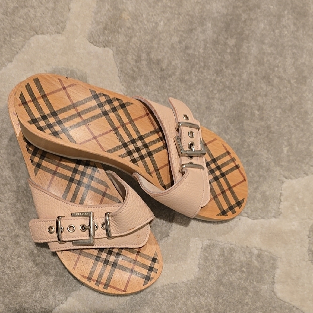 Burberry Beige Women's Sandals